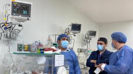 Médicos en el área de neonatología en el Hospital Universitario de Guayaquil, en 2024.
