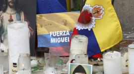 Fotografía de un altar en honor al senador Miguel Uribe, en Colombia, el 11 de junio de 2025.EFE