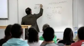 Profesores, psicólogos y trabajadores sociales serán contratados en Ecuador.