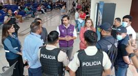 El Registro Civil, la Policía y otras instituciones hicieron operativos para controlar a los tramitadores en exteriores de agencias