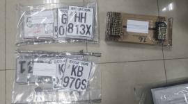La Policía encontró decenas de placas y documentos vehiculares falsos en una casa de Guayaquil