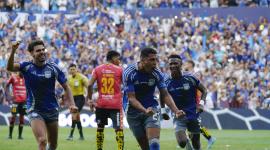 En el estadio George Capwell, Emelec enfrenta a Deportivo Cuenca por la fecha 24 de la LigaPro. Luis Fernando León celebra el gol del empate.