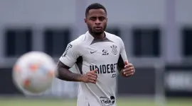 Diego Palacios entrena en Corinthians antes de su traspaso.