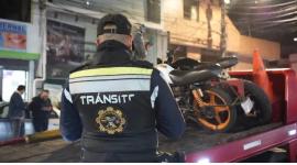 El control del personal de los Agentes Metropolitanos de Tránsito y al detención de varias motos.