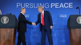 Presidente de EE.UU., Donald Trump y su homólogo ruso Vladimir Putin concluyeron una breve cumbre en el estado de Alaska por conflicto en Ucrania.