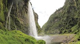 La cascada Cóndor Machay es considerada la más alta del cantón Rumiñahui
