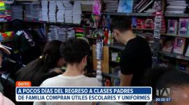 Padres de familia comenzaron a comprar útiles escolares y uniformes en Quito para el regreso a clases en la Sierra y Amazonía.

Vía: Brigette Mancheno
