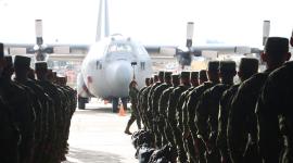 1750 militares recién graduados del Ejército Ecuatoriano fueron desplazados hoy a los sectores de Guayas, Manta y Santa Rosa vía aérea y terrestre desde el aeropuerto de Cotopaxi.