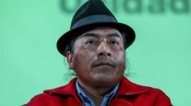 Leonidas Iza denunció que dos supuestos agentes de policía vigilaban sus movimientos desde el día viernes.