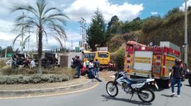 Un bus escolar y un camión chocaron en la Ruta Viva este miércoles 20 de agosto del 2025.