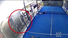 Sospechosos ingresaron a un establecimiento deportivo en Tumbaco. Los hombres se hicieron pasar por clientes y asaltaron a las personas que se encontraban en el lugar.
Un reportaje de Gustavo Jaramillo