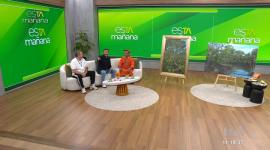 Ramón Piaguaje, pintor secoya, muestra su talento y habilidades en el set de esTAmañana.