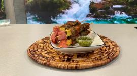 Este jueves 21 de agosto del 2025, preparamos unas deliciosas brochetas de loco con chimi, junto al chef Felipe Campana.