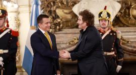 El presidente de Ecuador, Daniel Noboa, entrechó la mano con su homólogo Javier Milei, este jueves 21 de agosto del 2025