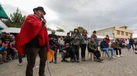 Los tres policías pidieron disculpas públicas al líder indígena Leonidas Iza.