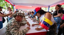 Personas participan en una jornada de alistamiento de la Milicia Bolivariana de Venezuela, este sábado 23 de agosto del 2025 en Caracas (Venezuela).