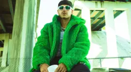 Feid conquistó al mundo con el verde característico de su carrera y con el que hoy hace historia.