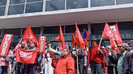 En las afueras del Seguro Social Campesino se aglomeraron los protestantes este lunes 25 de agosto del 2025.
