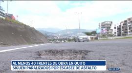 Cuarenta frentes de trabajo están paralizados por la falta de asfalto. Aunque la Refinería de Esmeraldas fue declarada en emergencia y recientemente retomó la distribución, el Municipio de Quito advierte que el suministro sigue siendo insuficiente.

Un reportaje de Brigette Mancheno