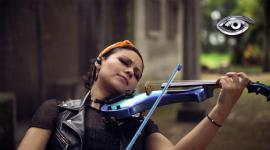Con técnica impecable y energía arrolladora, Martha Psyko reinventa el violín en cada escenario. Fusiona géneros, rompe esquemas y conquista audiencias desde América hasta Medio Oriente. Su talento la posiciona como una de las violinistas latinas más influyentes en redes.