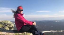 La alpinista rusa Natalia Nagovitsyna quedó atrapada y se rompió una pierna al escalar el Pico Victoria, entre China y Kirguistán.
