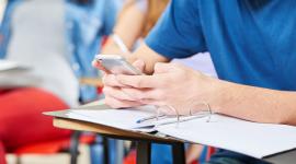 El Ministerio de Educación reguló el uso de celulares en las aulas de Ecuador