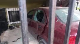 Así quedó el vehículo en el garage de la casa de la familia asesinada en Flor de Bastión, en Guayaquil.
