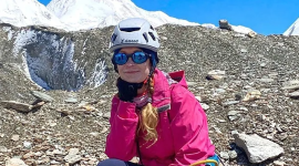 La alpinista rusa, Natalia Nagovitsyna, quedó atrapada en su descenso en el Pico Pobeda, en Kisguistán.