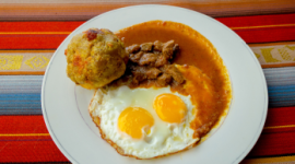 El bolón y el encebollado compiten en los cuartos de final del 'Mundial de Desayunos'