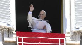 El papa León XIV es un mensaje del Angelus, en la Plaza de San Pedro, domingo 31 de agosto del 2025.