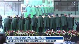 400 mujeres se graduaron como conductoras profesionales en el Sindicato de Choferes de Pichincha. Con esta licencia están habilitadas para manejar taxis, busetas escolares, camionetas y camiones de carga.
Un reportaje de María Fernanda Utreras
