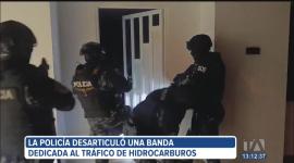 16 militares de tropa y un integrante de 'Los Choneros', están entre los detenidos por tráfico ilegal de hidrocarburos. El ministro John Reimberg, anunció que el perjuicio al Estado es de 20 millones de dólares.
Un reportaje de María Fernanda Utreras
