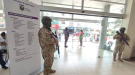 Militares resguardan las instalaciones del Hospital del Niño Francisco de Icaza Bustamante