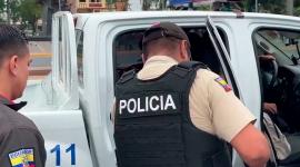 Agentes de Policía aíslan a menor que portaba un arma de fuego en su colegio.
