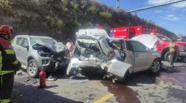 Tres vehículos chocaron en la vía E35 pasando el redondel de Tababela.
