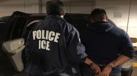 Agentes de inmigración de Estados Unidos hicieron una masiva detención de migrantes en un fábrica de Hiunday, en Georgia.