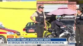 Padres de familia de una unidad educativa municipal, ubicada en el norte de Quito, denuncian que grupos de delincuencia organizada actúan a través de estudiantes de la institución. Las autoridades investigarán la denuncia y tomarán las acciones necesarias.
Un reportaje de Stephany Paz
