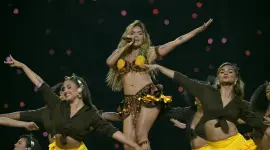 Karol G puso toda la energía de Tropicoqueta al escenario de la NFL