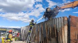 Incendio estructural en recicladora en el sur de Quito, en el sector de Guamaní.