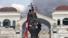 Manifestantes quemaron el edificio del Parlamento y viviendas de políticos de Nepal.