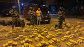 El Ejército informó la incautación de 800 bloques de marihuana y la detención de dos ciudadanos colombianos.