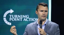 El activista y conservador Charlie Kirk fue asesinado con un disparo en una universidad.