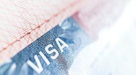 Gobierno de Trump amenaza con revocar la visa a quienes 'glorifiquen' asesinato de Kirk.