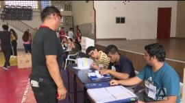 El Ejecutivo plantea prohibir que personas sentenciadas por delitos contra la administración pública aparezcan en propaganda electoral. La propuesta, inesperada frente a las anteriores, deberá pasar el filtro de la Corte Constitucional.

Un reportaje de Carlos Sacoto