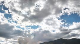 Un incendio forestal se registra en el bosque protector de San Juan, en el centro histórico de Quito.