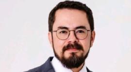 El científico ecuatoriano fue designado Embajador de Ecuador en Suecia.