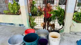 Los habitantes de Esmeraldas pasan apuros por la falta de agua.