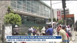 Con la salida de Richard Gómez del Consejo Directivo del IESS, se plantea que las organizaciones de trabajadores propongan un nuevo nombre, desconociendo a la suplente de Gómez. La disputa, que iniciaría en estos días, ocurre en medio de la polémica que sacude al sindicalismo y al propio Seguro Social.

Un reportaje de Fausto Yépez