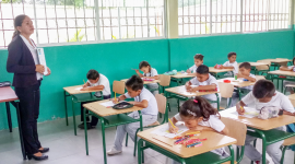 Las personas que resulten beneficiadas ingresarán a ser docentes en el sistema de educación fiscal en Ecuador.