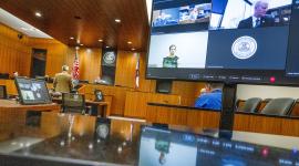 Tyler Robinson, compareció por video desde la cárcel, durante su primera audiencia ante el juez Tony Graf en el Tribunal del Cuarto Distrito Judicial en Provo, Utah, en EE.UU.